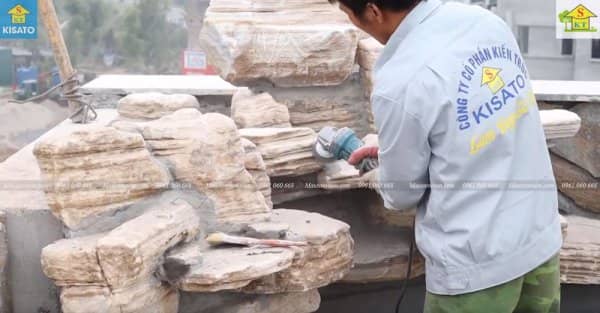 Kỹ Thuật Mài Đá Cổ Thạch Xây Hồ Cá Koi